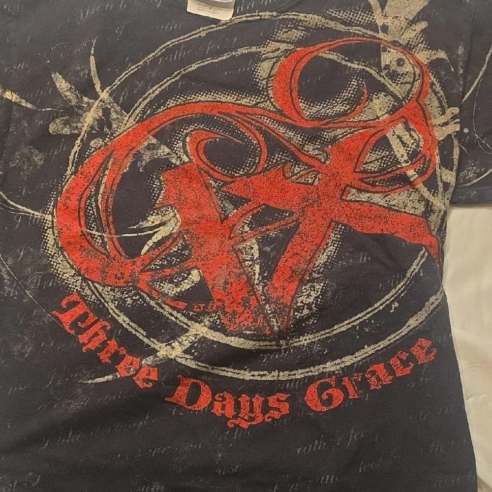 Three Days Grace Band T-Shirt with Red and Gray Design - Picture 3 of 4